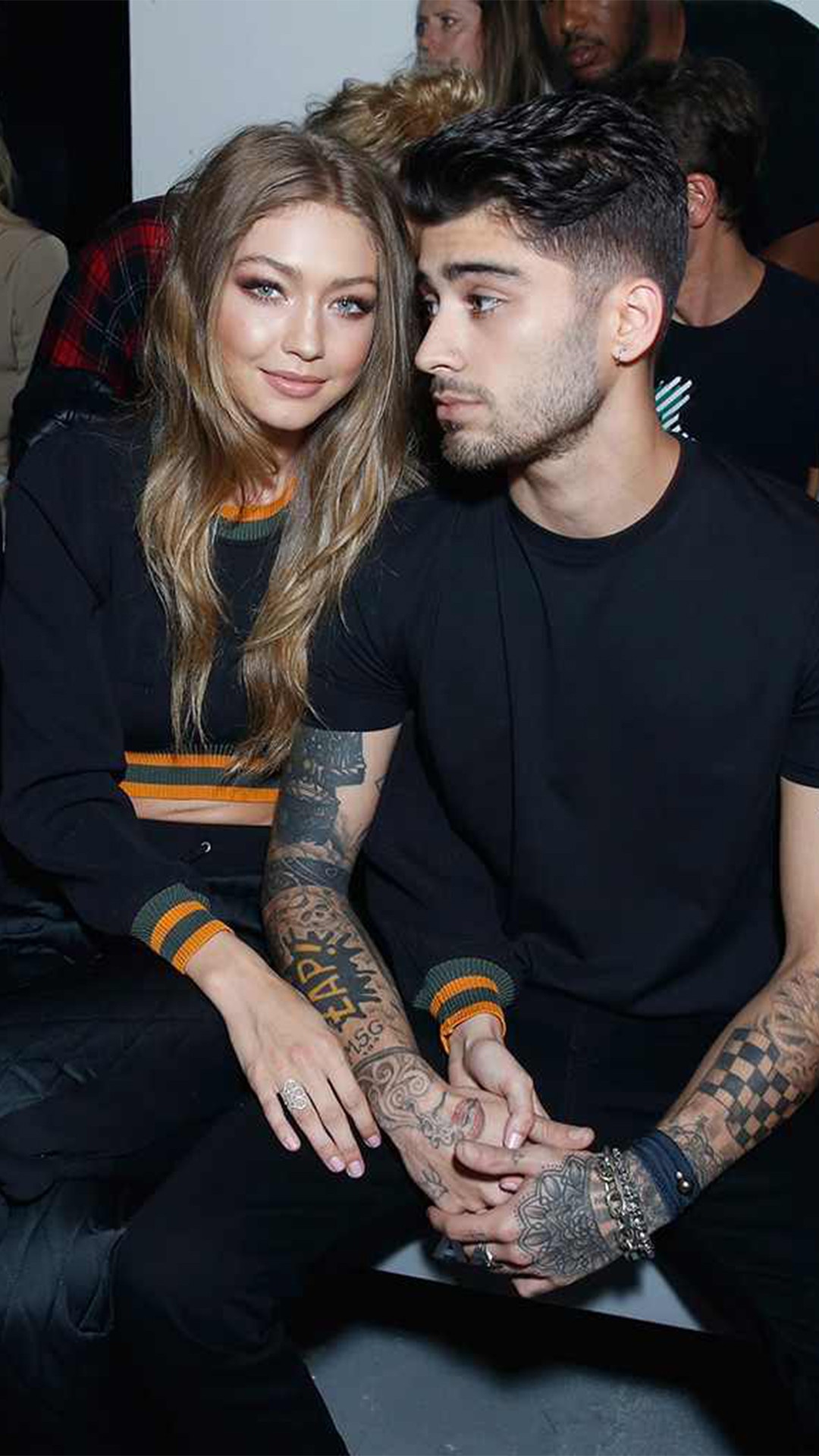 Gigi Hadid e Zayn Malik mostram seu amor em capa da revista Vogue - E
